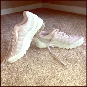 Women’s Nike Airmax